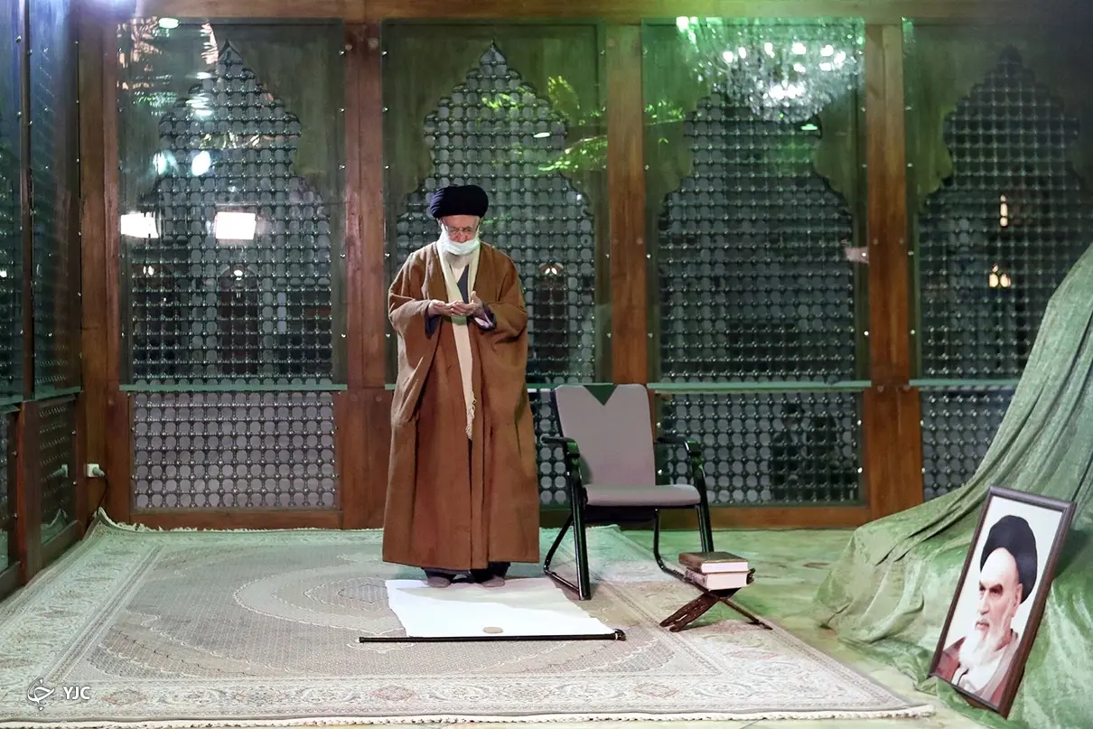 رهبر-انقلاب