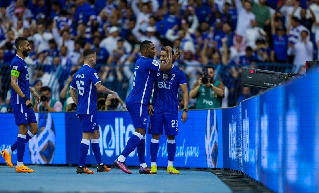 این پرسپولیسی در استخر پول شیرجه می‌زند؟ 2