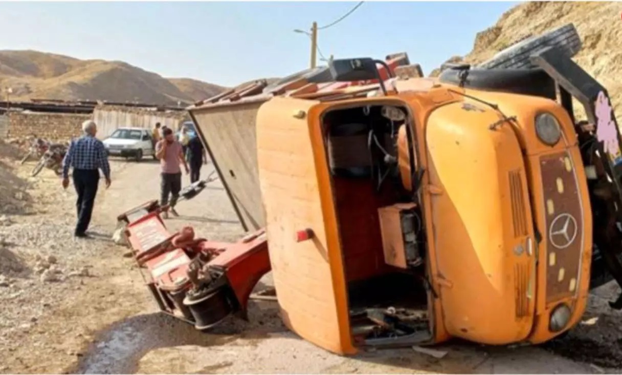 له شدن مرد جوان زیر جرثقیل در دره شهر + عکس 2