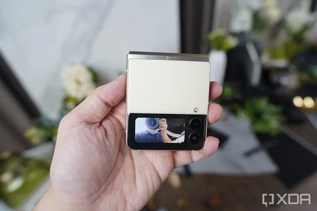 گوشی-تاشو-دوربین