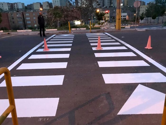 راهنمای خرید رنگ ترافیکی؛ انواع رنگ‌های ترافیکی چه ویژگی‌ها، مزایا و کاربردهایی دارند؟