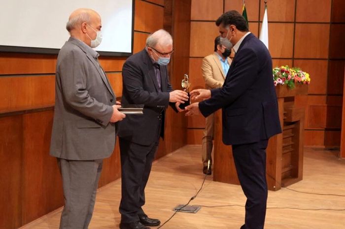 تندیس صنعت برگزیده سبز به پتروشیمی مارون رسید