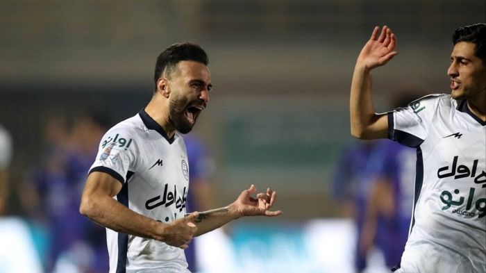 جنگ گیتاریست استقلال برای فیکس شدن