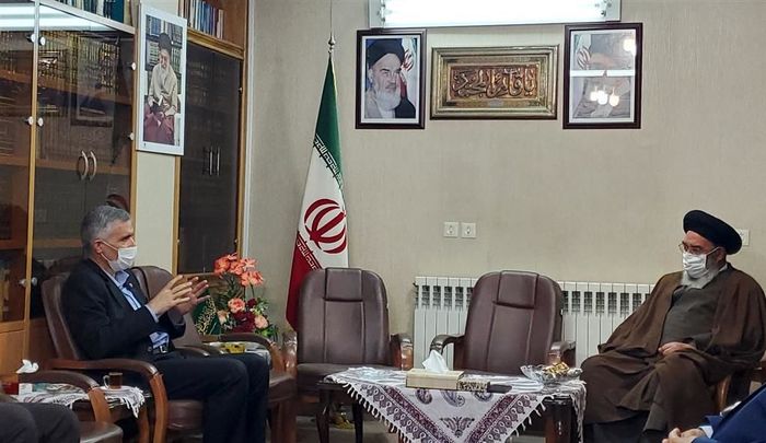 درج عنوان ساخت ایران بر ریل ذوب آهن غرور آفرین است