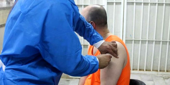 مددجویان دو زندان بزرگ تهران واکسینه شدند