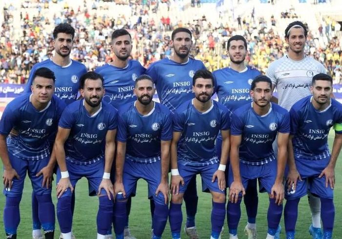 چشمک دروازه بان آبی ها به پرسپولیس