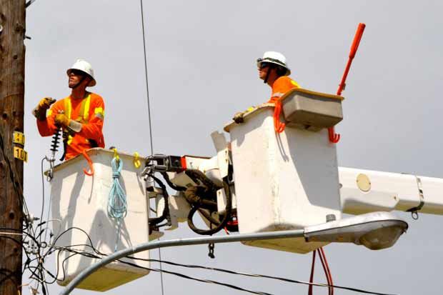 بخش زیادی از کارگران صنعت برق عیدی و حقوق نگرفتند 