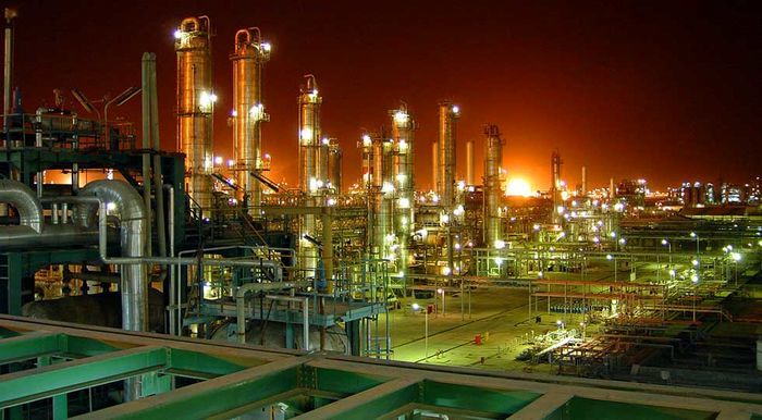درآمدهای نفتی به جیب چه کسانی می‌رود؟